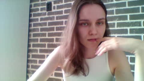 Snapshot of dolcezza_ chatting on April 2026 09:52:02 AM dolcezza_ online show from April 2026 09:52:02 AM