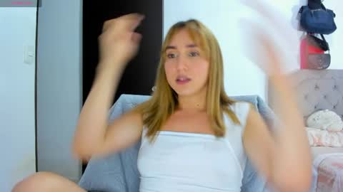 Snapshot of doll_andrea_ chatting on July 2026 12:31:01 AM ANDREA online show from July 2026 12:31:01 AM