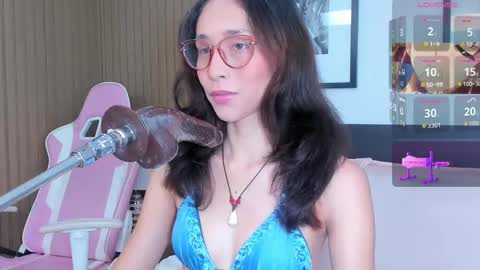 Bella  online show from October 2025 08:17:01 PM