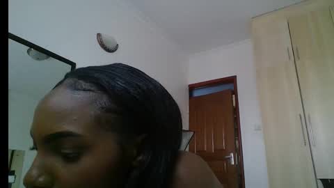 Snapshot of dolldol18 chatting on February 2025 11:20:02 AM Doll online show from February 2025 11:20:02 AM