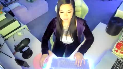 DOLLLFACE online show from December 2025 06:06:01 AM