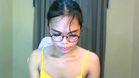 Snapshot of dolly_angel2 chatting on December 2024 03:44:01 PM dolly_angel2 online show from December 2024 03:44:01 PM