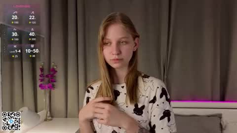 Emilia online show from September 2025 06:13:02 PM