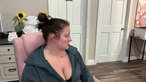 Snapshot of dollydimplez chatting on February 2025 11:48:01 PM Dolly online show from February 2025 11:48:01 PM