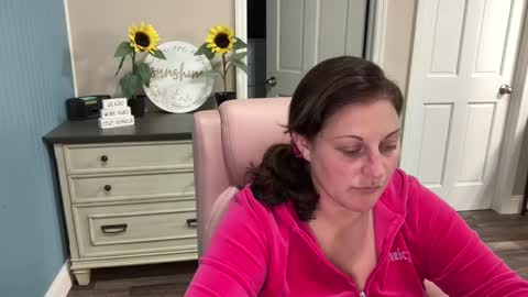 Snapshot of dollydimplez chatting on February 2025 01:47:02 AM Dolly online show from February 2025 01:47:02 AM