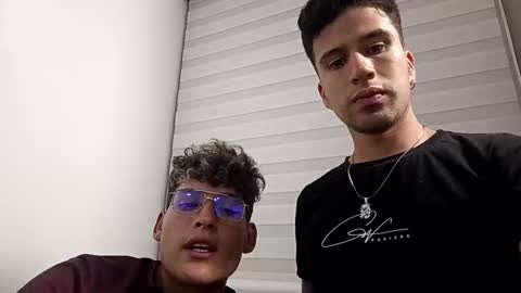 Snapshot of dom2travelers_sm chatting on January 2025 03:02:01 AM Diego Castell online show from January 2025 03:02:01 AM