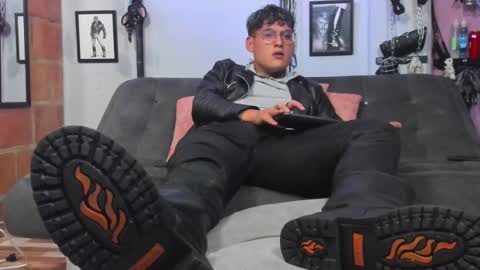 Snapshot of dom2travelers_sm chatting on February 2025 10:21:01 PM Diego Castell online show from February 2025 10:21:01 PM