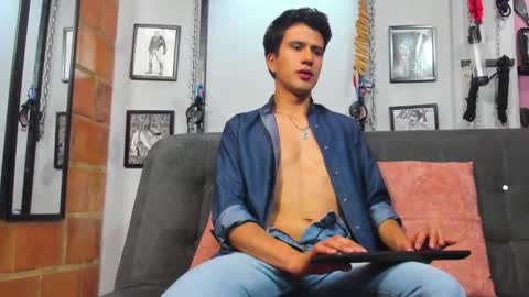 Snapshot of dom2travelers_sm chatting on March 2025 04:50:02 PM Diego Castell online show from March 2025 04:50:02 PM