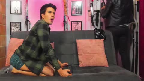 Snapshot of dom2travelers_sm chatting on March 2025 11:21:01 AM Diego Castell online show from March 2025 11:21:01 AM