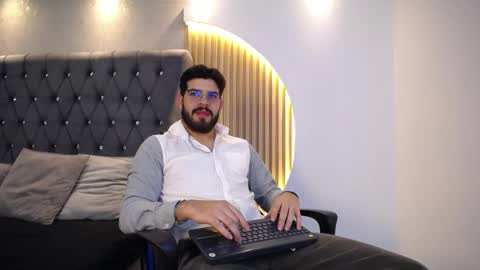 Snapshot of domboy_ chatting on May 2026 07:31:01 PM domboy online show from May 2026 07:31:01 PM