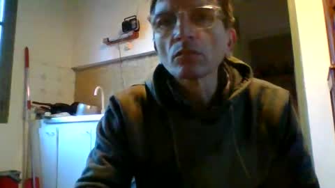 domi94300 online show from November 2025 03:38:02 PM