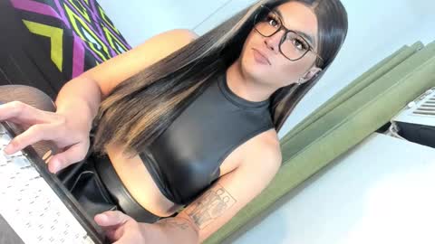 ANGELA online show from October 2025 06:31:01 PM