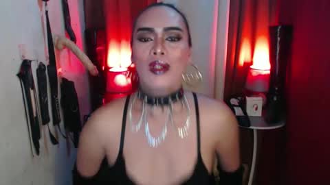 Snapshot of dominantrix_diannaxxx chatting on November 2025 02:43:02 PM diana online show from November 2025 02:43:02 PM