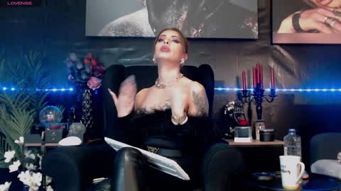 Snapshot of dominatrixeve chatting on January 2025 01:21:02 AM Dominatrix Eve online show from January 2025 01:21:02 AM