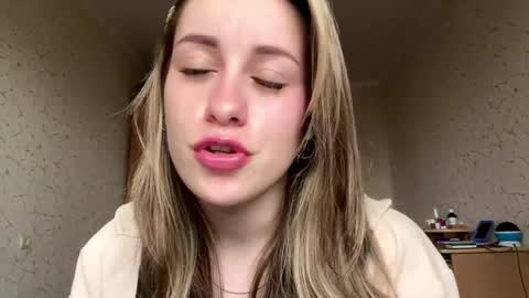 Snapshot of domingadandridge chatting on April 2026 08:45:02 AM Mia online show from April 2026 08:45:02 AM