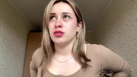 Snapshot of domingadandridge chatting on April 2026 08:09:02 AM Mia online show from April 2026 08:09:02 AM