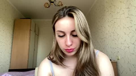 Mia online show from May 2026 09:39:02 AM