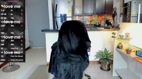 SANTI  independent model online show from September 2025 07:04:01 PM