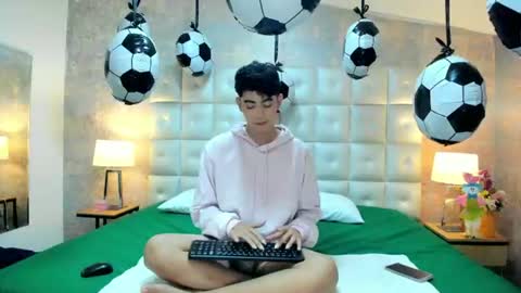 Snapshot of dominicjay_ chatting on June 2026 07:34:02 PM DOMINIC online show from June 2026 07:34:02 PM
