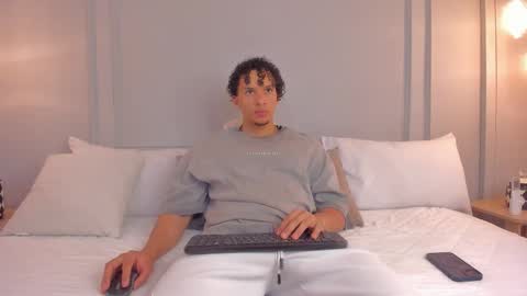 Dominick Star online show from December 2025 04:18:02 AM