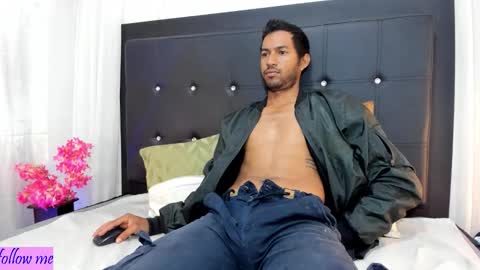 dominikx_ online show from February 2026 12:01:02 PM