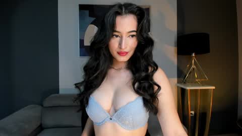 Dominique online show from January 2025 01:34:01 PM
