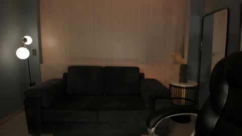 Dominique online show from July 2026 10:17:01 PM