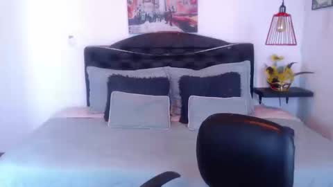  D O M I N K  online show from September 2025 07:58:02 PM