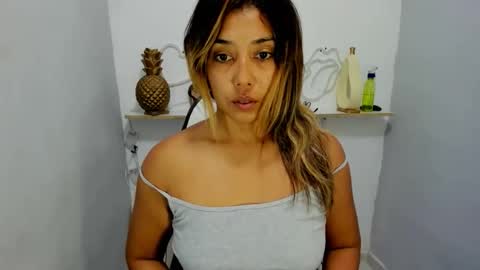 dona_tella online show from April 2026 04:48:01 PM