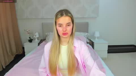 Snapshot of donnaaa_evans chatting on May 2026 11:56:01 PM Donna On GMT2 Mon-Fri 3-9 AM online show from May 2026 11:56:01 PM