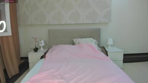 Snapshot of donnaaa_evans chatting on May 2026 11:36:01 PM Donna On GMT2 Mon-Fri 3-9 AM online show from May 2026 11:36:01 PM