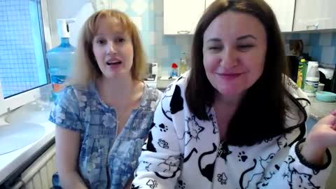 Snapshot of donnalimadonna chatting on January 2025 07:17:01 AM Tatiana 43 curvy sexy body and Joanna redhead 39 years online show from January 2025 07:17:01 AM