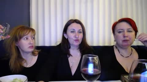 Snapshot of donnalimadonna chatting on January 2025 05:59:02 PM Tatiana 43 curvy sexy body and Joanna redhead 39 years online show from January 2025 05:59:02 PM