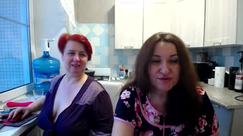 Snapshot of donnalimadonna chatting on January 2025 07:03:01 AM Tatiana 43 curvy sexy body and Joanna redhead 39 years online show from January 2025 07:03:01 AM