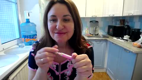 Snapshot of donnalimadonna chatting on February 2025 07:07:02 AM Tatiana 43 curvy sexy body and Joanna redhead 39 years online show from February 2025 07:07:02 AM