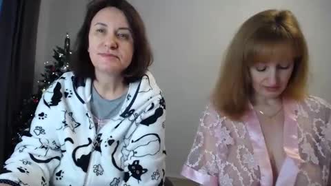 Snapshot of donnalimadonna chatting on January 2026 08:09:02 AM Tatiana 43 curvy sexy body and Joanna redhead 39 years online show from January 2026 08:09:02 AM