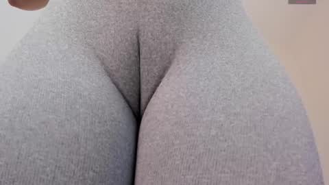 Paula DiazGMT-5 0730 - 1400 online show from November 2025 12:41:02 PM