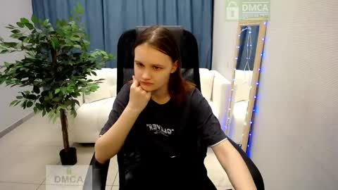 Snapshot of donnasia chatting on April 2026 10:51:02 AM Sia online show from April 2026 10:51:02 AM