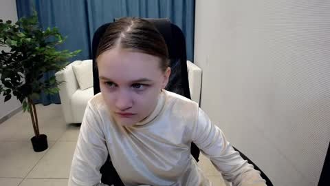 Snapshot of donnasia chatting on May 2026 06:29:02 AM Sia online show from May 2026 06:29:02 AM