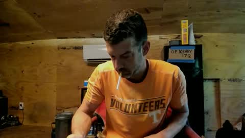 Snapshot of dontjumpoffthebridge chatting on April 2026 01:18:01 PM dontjumpoffthebridge online show from April 2026 01:18:01 PM