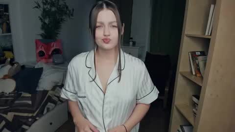 Snapshot of doramoonlurk chatting on November 2025 08:14:01 AM Joey online show from November 2025 08:14:01 AM