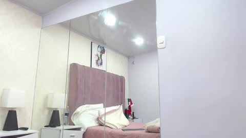 Anny online show from December 2025 12:57:02 PM