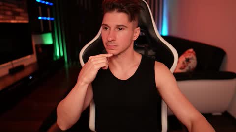 Dorian Reyes online show from October 2025 07:58:01 PM