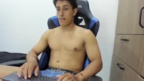 dorman_boy online show from November 2025 02:43:02 AM