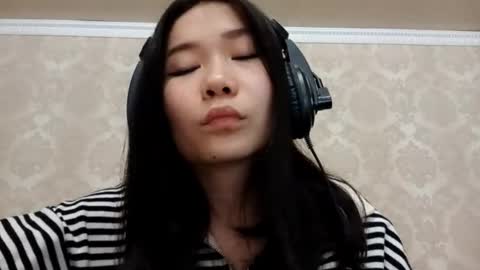 YuKi  online show from October 2025 12:17:02 PM