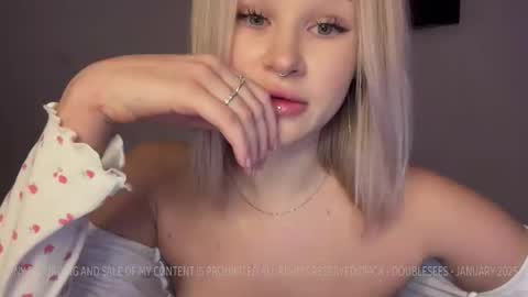 MOLLYYYY dont forget to give me a thumb up online show from January 2025 10:06:01 PM