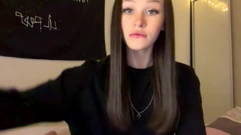 MOLLYYYY dont forget to give me a thumb up online show from October 2025 12:17:02 PM