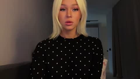 MOLLYYYY dont forget to give me a thumb up online show from August 2026 10:09:01 AM