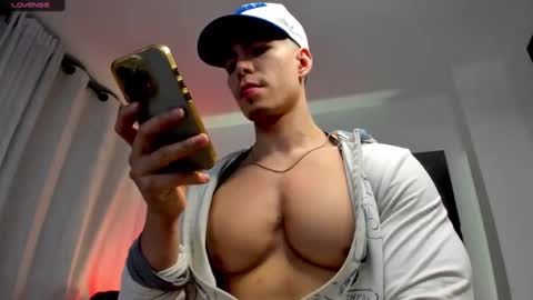 Douglas Safado online show from November 2025 05:05:01 AM