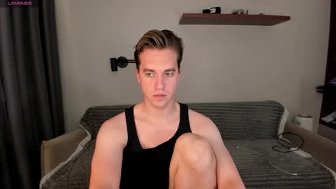 Mervin  online show from October 2025 10:03:02 PM